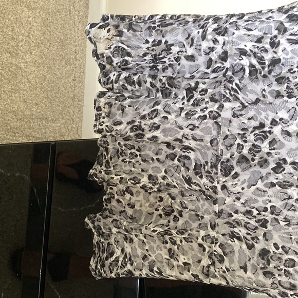 Women’s pullover shirt - Picture 2 of 5